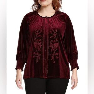 Calessa Plus Size 1X Embroidered Stretch Velvet Crew Neck Long Sleeve Tunic